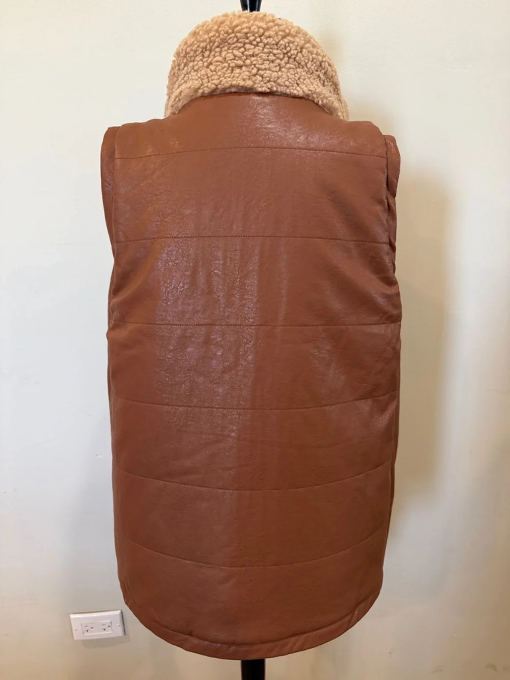 Tuckernuck camel leather and shearling reversible Beckham vest - Picture 7 of 11